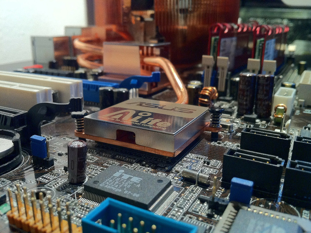 Computer motherboard